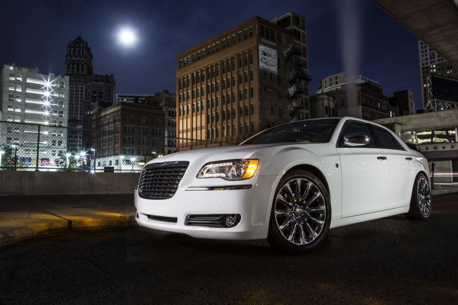  Chrysler 300C Motown Edition 2013 года  (фото 17 из 39)